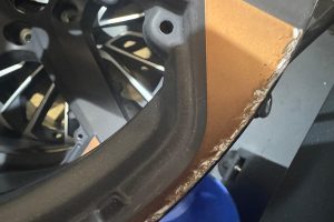 Felge mit Kratzer bereit für Berta