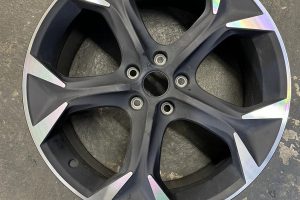 Felge Poliert bei Autolackiererei Weis