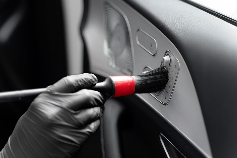 Profi Autoaufbereitung bei der Autolackiererei Weis Siegen